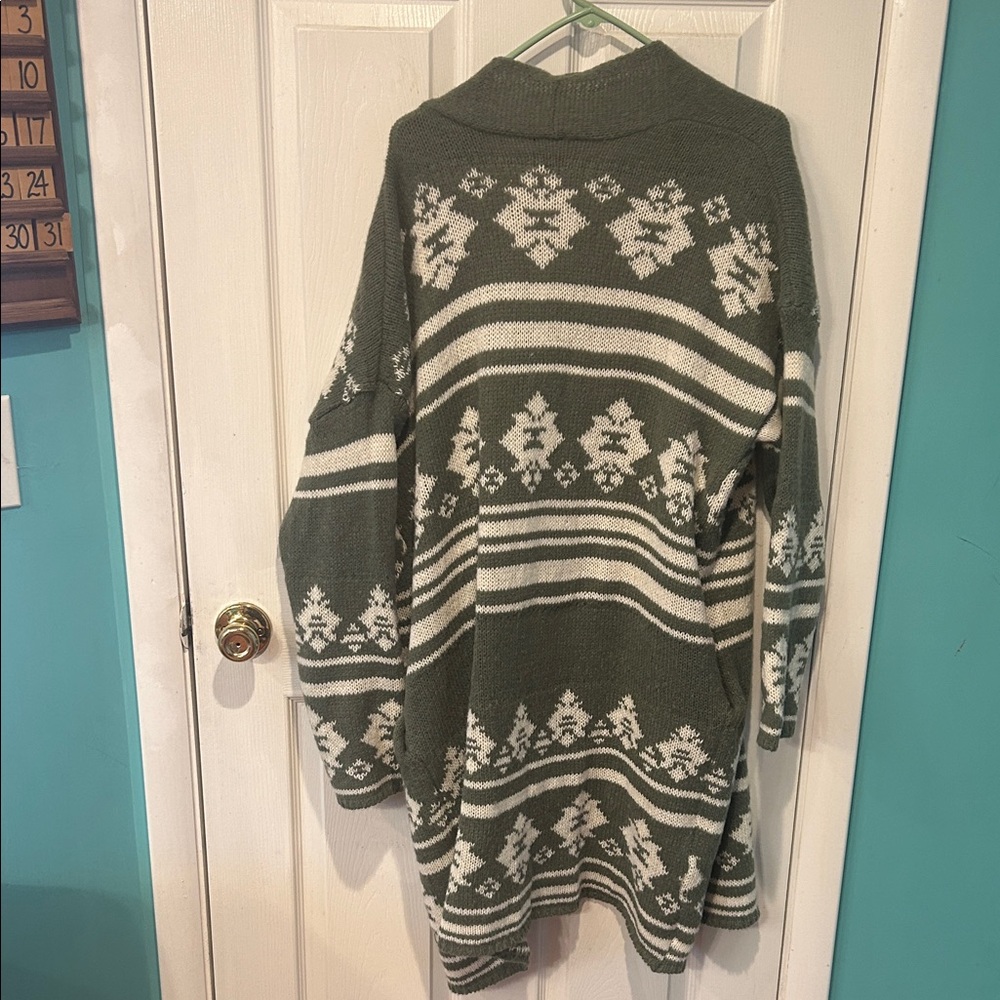 Knox Rose Green and White Patterned Cardigan - Picture 3 of 3